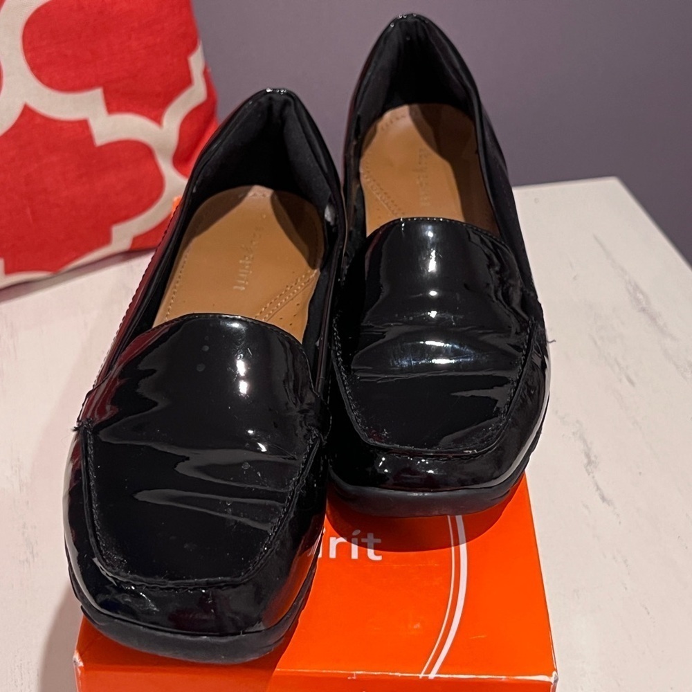 Easy Spirit Women's Black Patent Leather Loafers